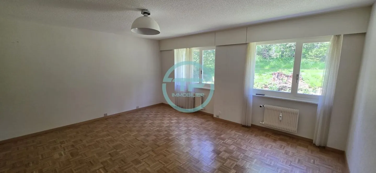 2.5-room apartment in SI with high potential in Crans Montana - Photo 1 of 6