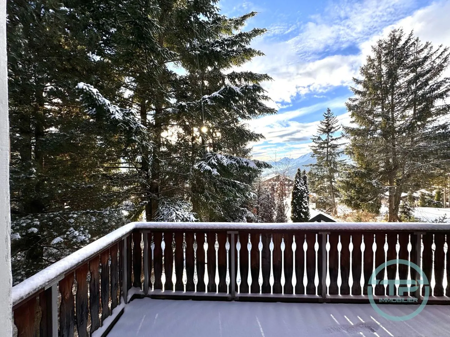 Affascinante chalet indipendente all'ingresso di Crans con grande potenziale di ristrutturazione - Foto 1 di 13