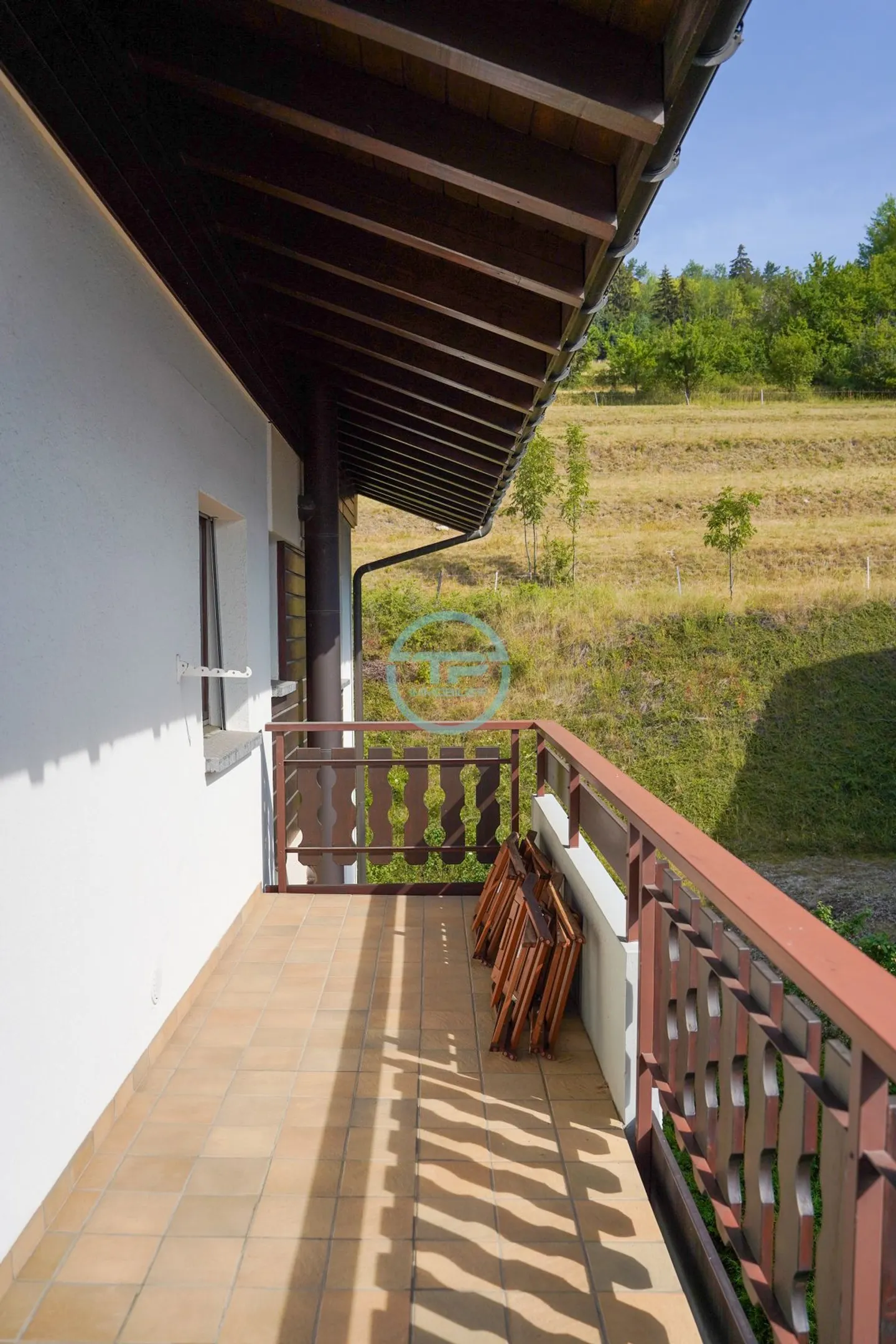 CHARMANTE WOHNUNG MIT 3,5 ZIMMERN UND UNVERBAUBAREM BLICK AUF DIE ALPEN IN CHERMIGNON D'EN HAUT - Foto 3 von 13