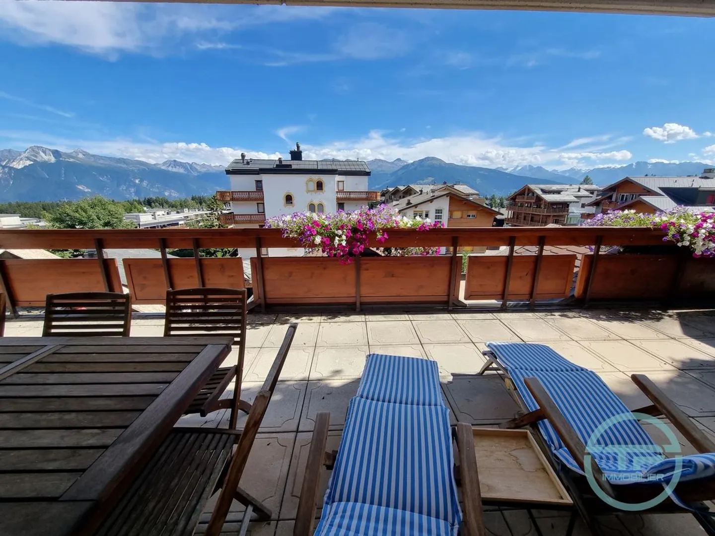 Magnificent apartment in the center of Crans with stunning views - Photo 1 of 13