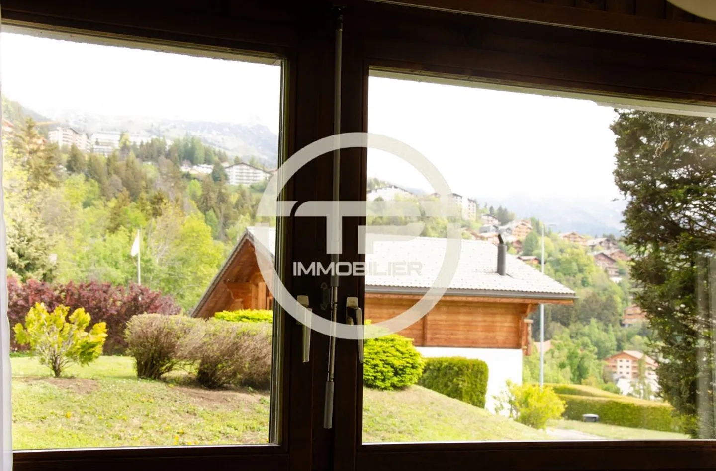 Beautiful 3.5-Room Garden Apartment Near the Blûche Funicular Stop / Ref. 1007-684 - Photo 2 of 13