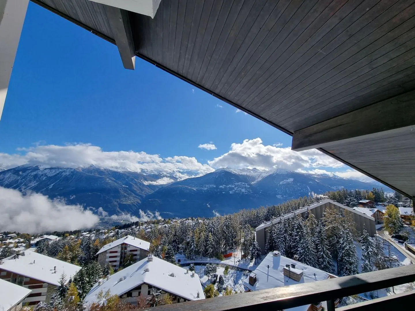 Appartamento 4.5 stanze ristrutturato con vista mozzafiato a 10 minuti a piedi dal centro di Montana / Ref. 1007-610 - Foto 2 di 13