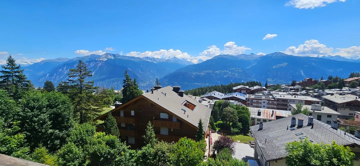 Stupendo appartamento ristrutturato con 2 camere da letto a pochi passi dal centro di Montana - Foto 3 di 11