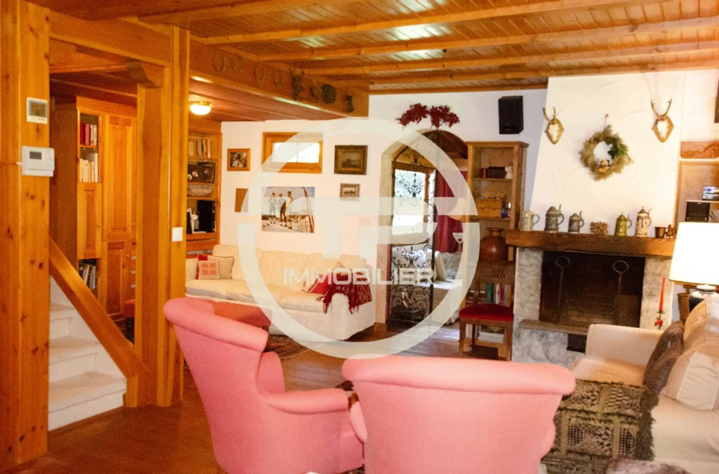 Charming Chalet Surrounded by Nature, Just Minutes from the Heart of Crans - Offering Peace and Serenity / Ref. 1007-677 - Photo 7 of 13