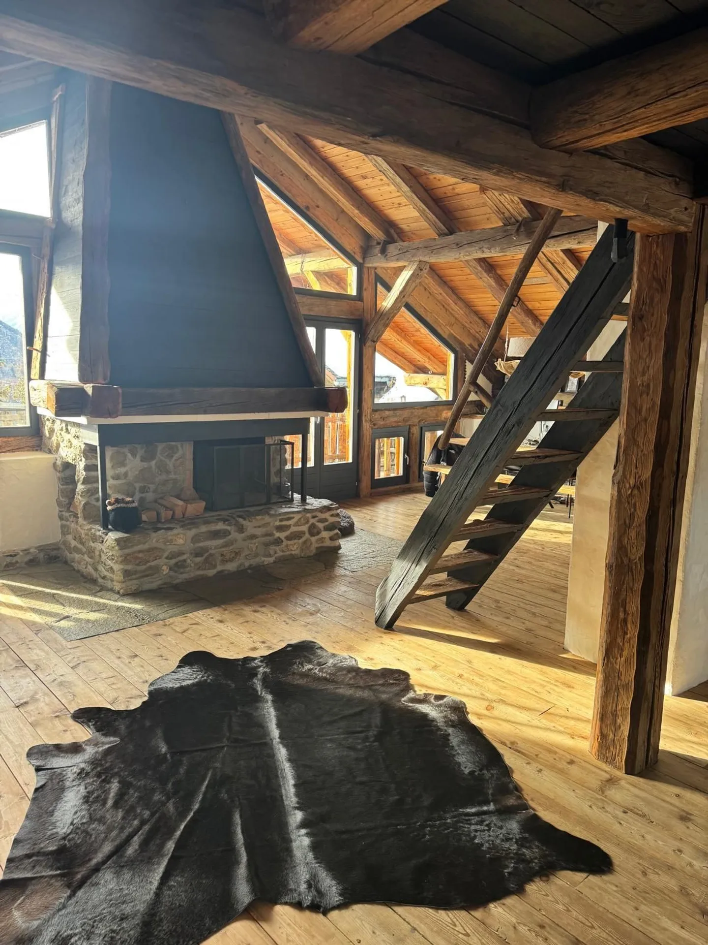 Magnifica fienile ristrutturato a Icogne (10 minuti da Crans) con 7,5 stanze. Proprietà eccezionale - Foto 4 di 12