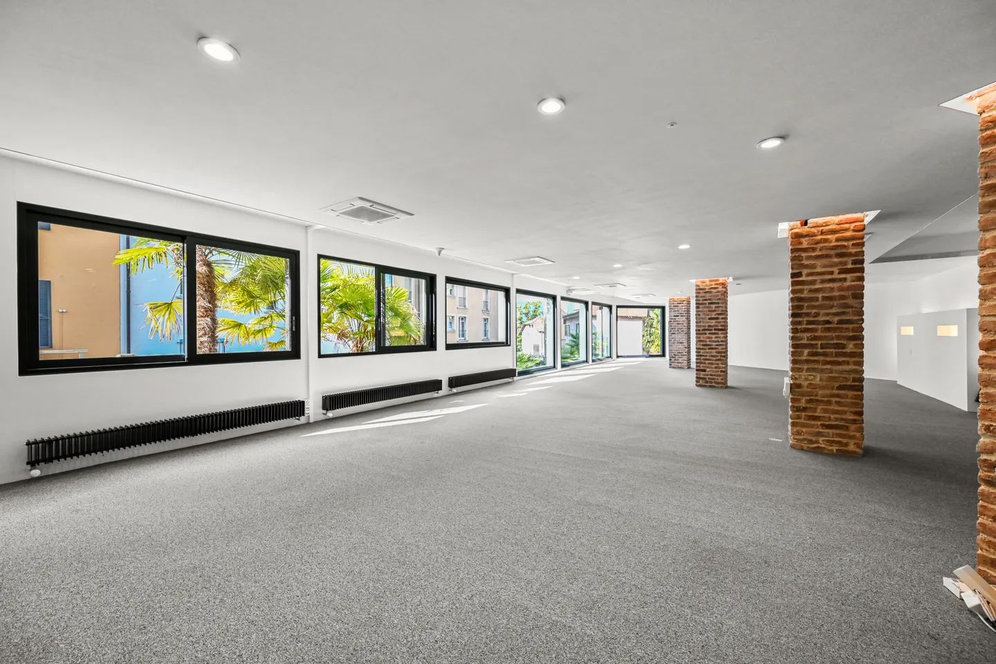 MONTREUX - ADMINISTRATIVE SPACE OF 300 M2 - Photo 1 of 11