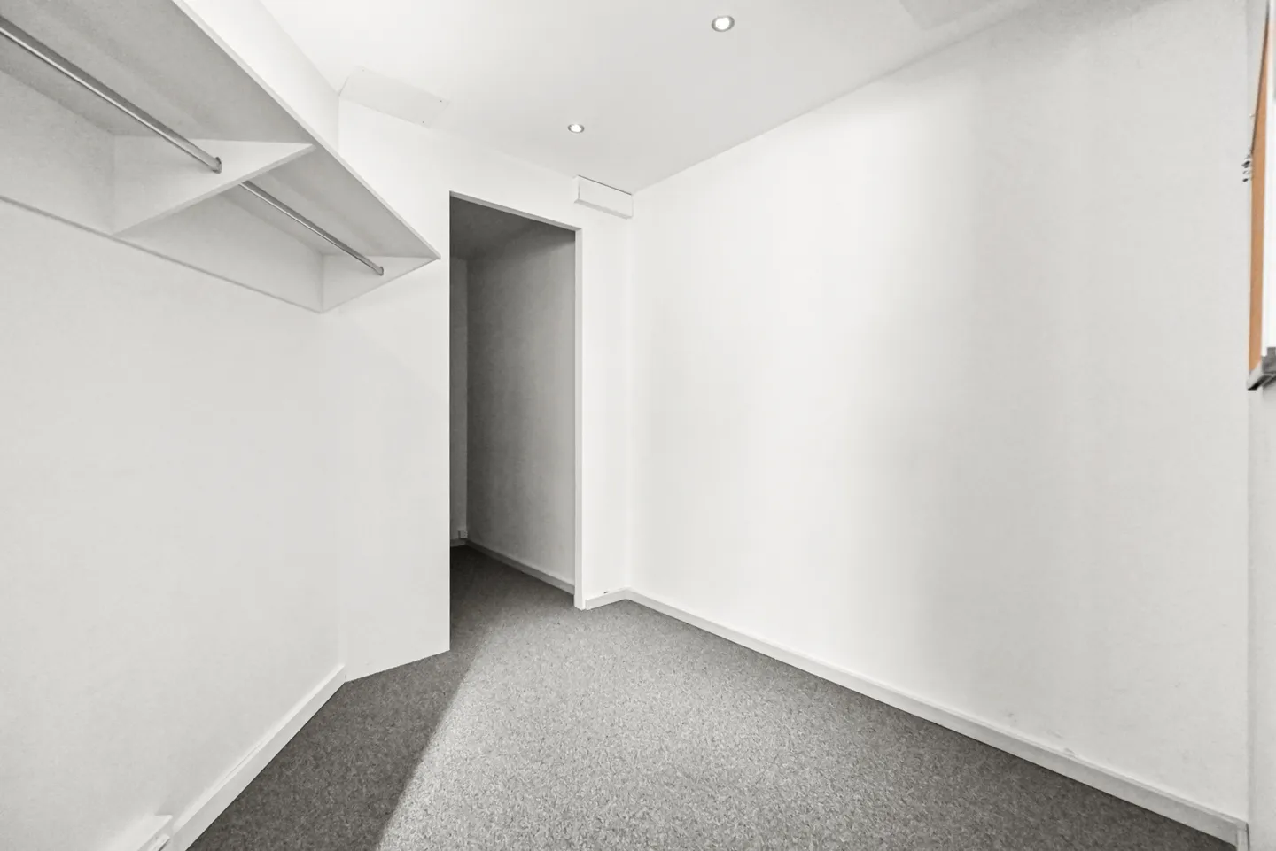 MONTREUX - ADMINISTRATIVE SPACE OF 300 M2 - Photo 10 of 11