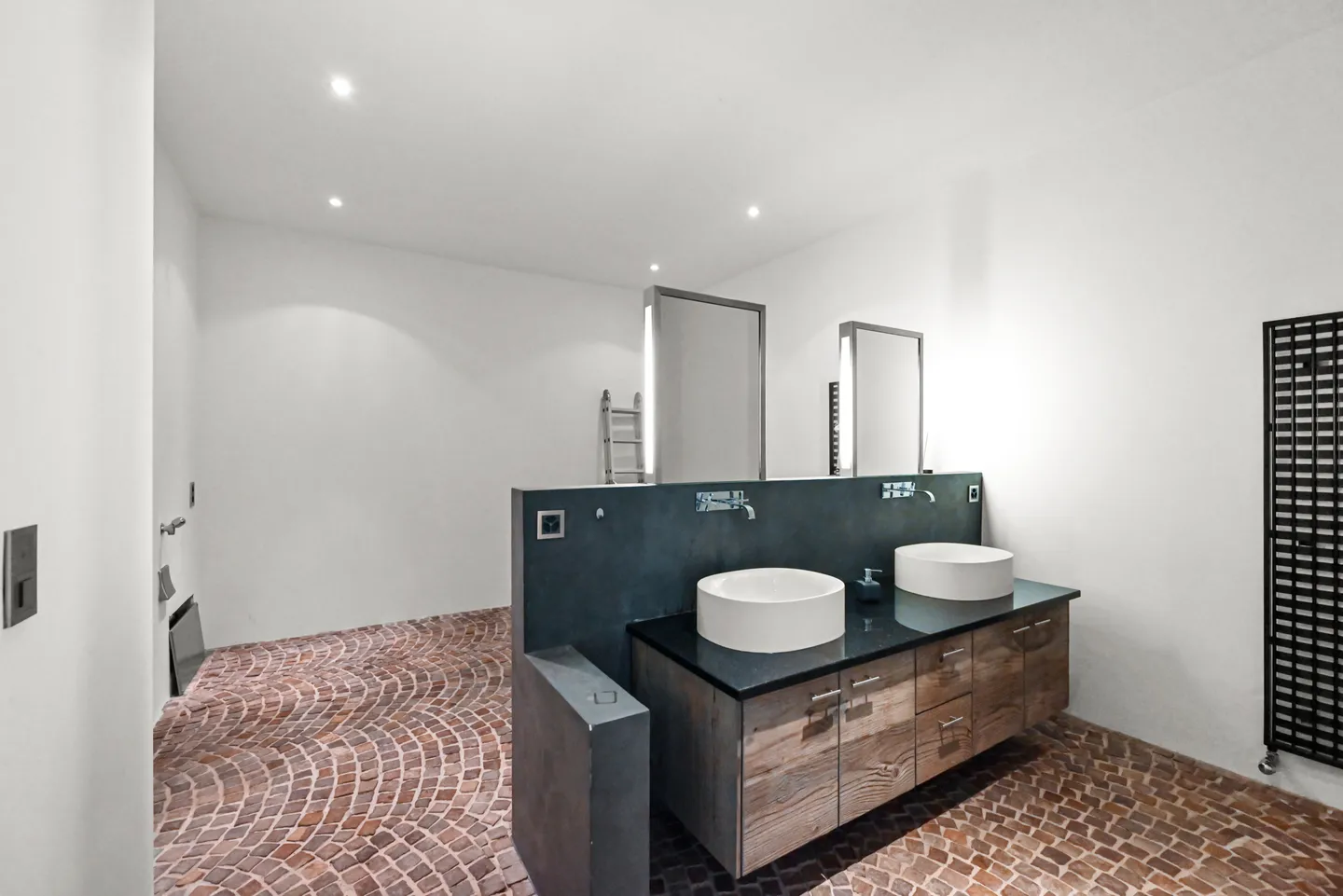 MONTREUX - ADMINISTRATIVE SPACE OF 300 M2 - Photo 7 of 11