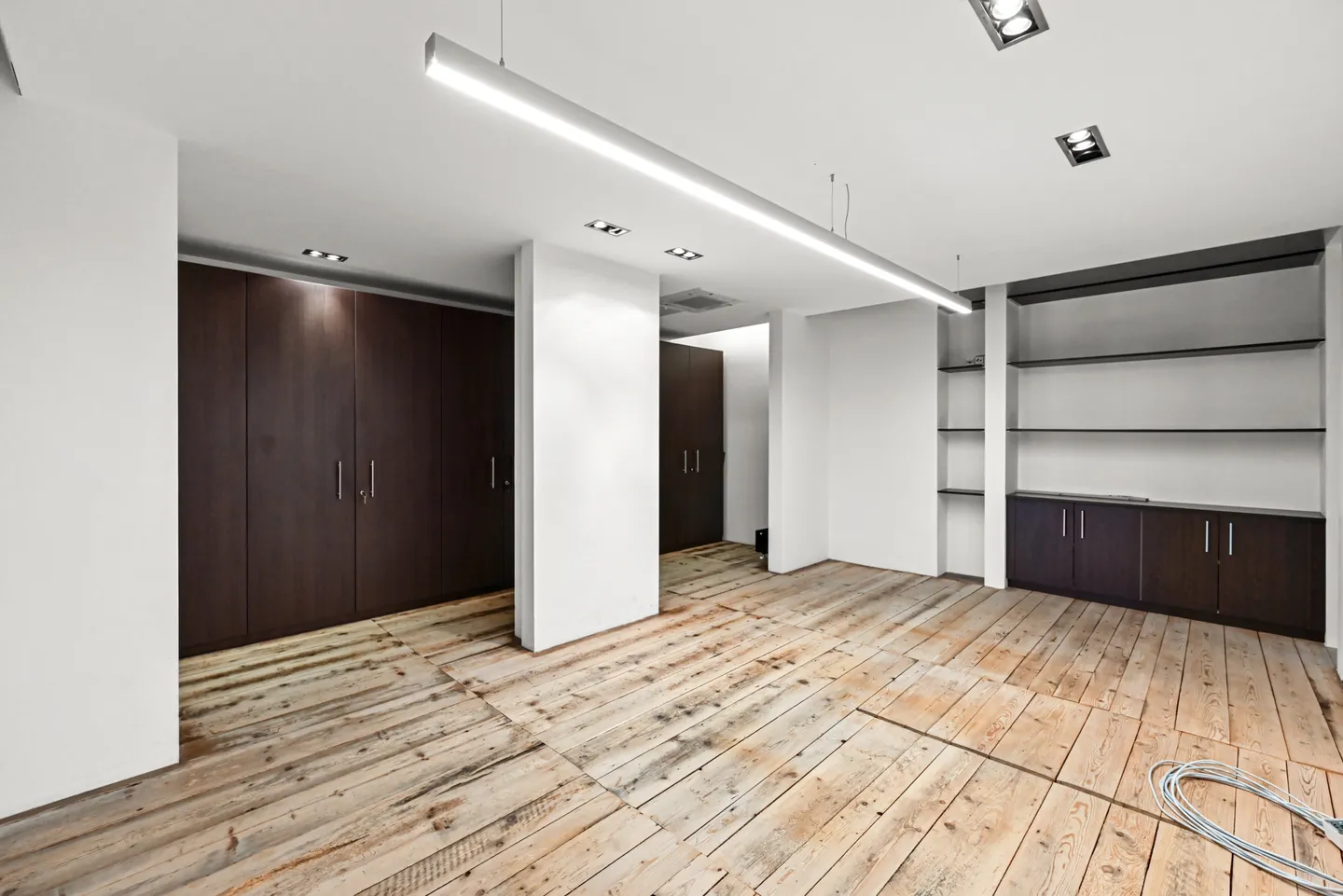 MONTREUX - ADMINISTRATIVE SPACE OF 300 M2 - Photo 4 of 11