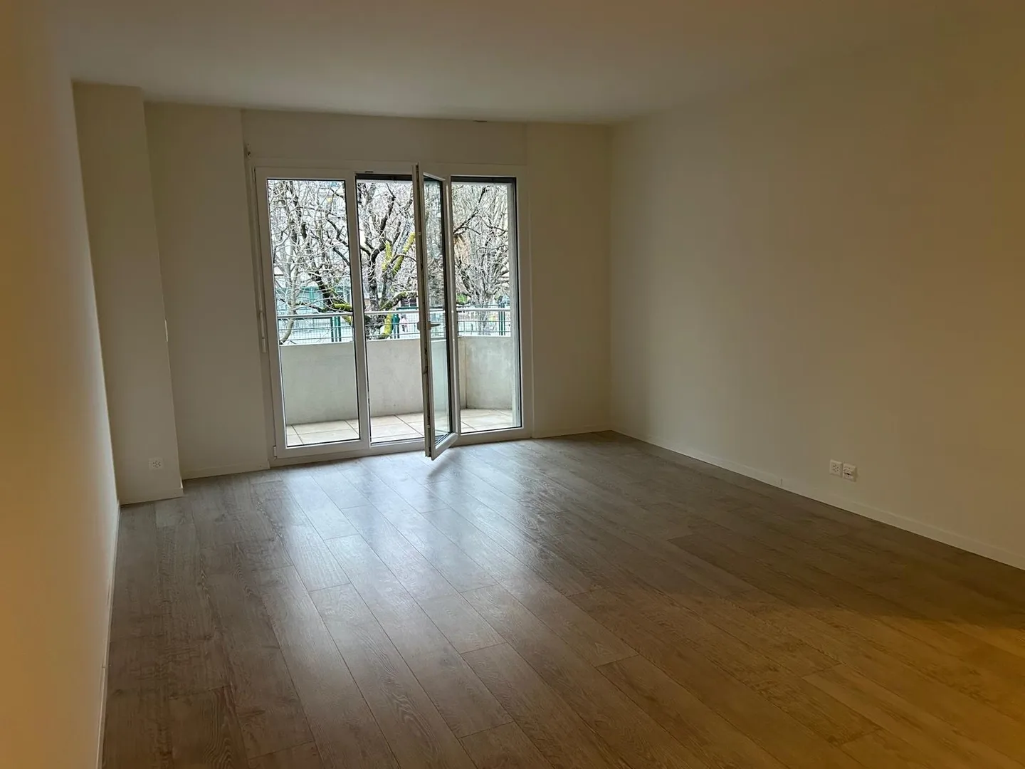 VEVEY - APPARTEMENT 2.5 PIECES AVEC BALCON - Photo 2 sur 11