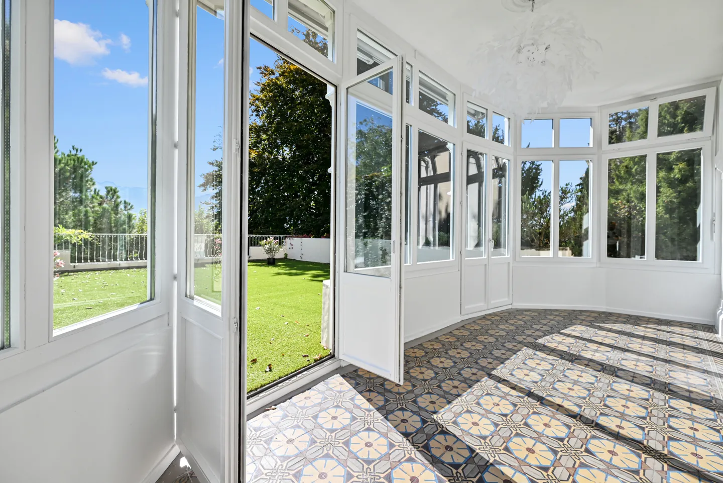 VEVEY - SITUATION EXCEPTIONNELLE, 4.5 PIECES SUR LES QUAIS - Photo 1 sur 12