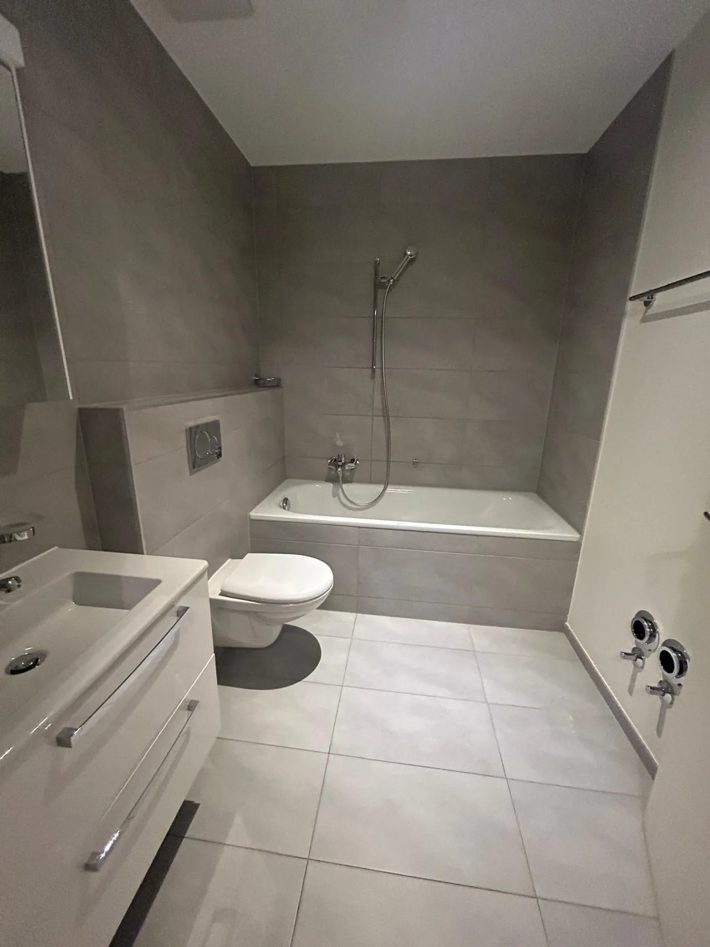 VEVEY - 2.5 ROOM APARTMENT WITH BALCONY - Photo 8 of 11