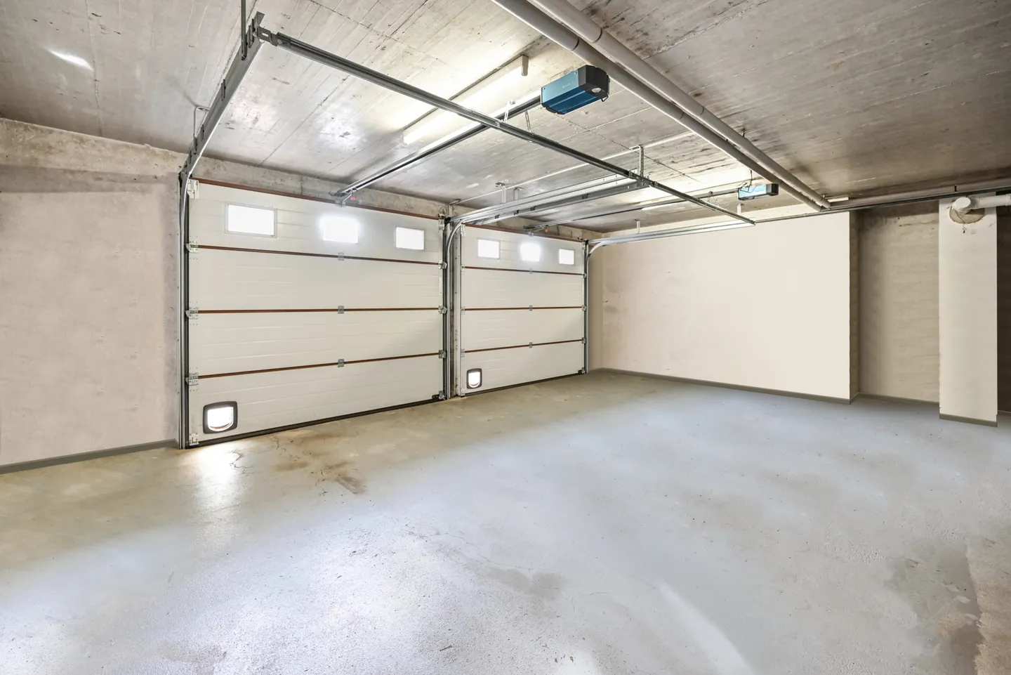 BRENT - VILLA INDIVIDUELLE DE 6.5 PIECES AVEC BELLE VUE LAC ET PISCINE - Photo 12 sur 13