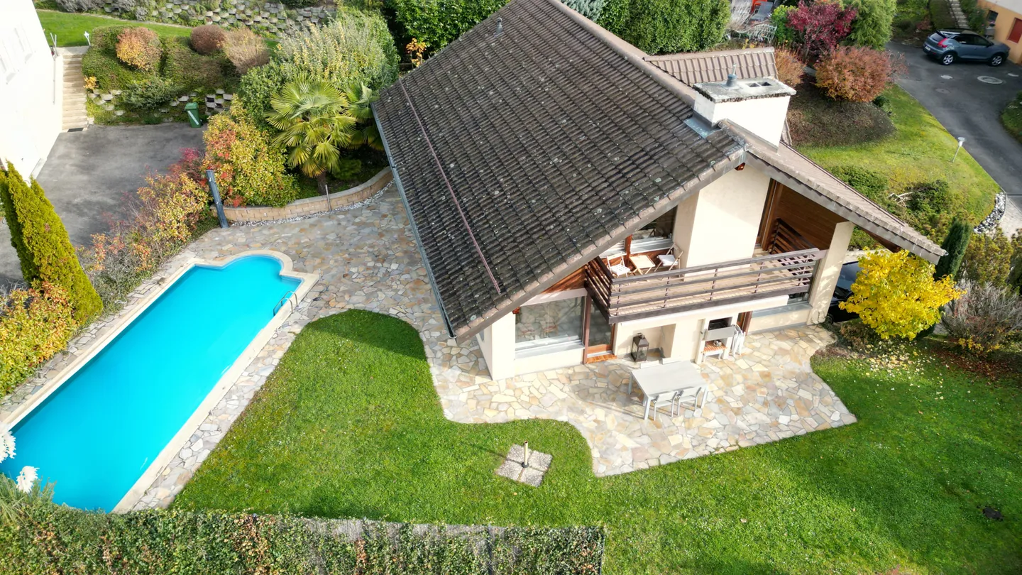 BRENT - VILLA INDIVIDUELLE DE 6.5 PIECES AVEC BELLE VUE LAC ET PISCINE - Photo 13 sur 13