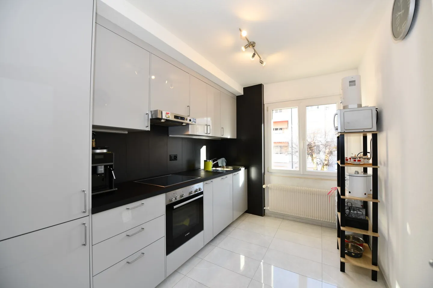 SION - SUPERBE APPARTEMENT 4.5 PIECES RENOVE AVEC BALCON - Photo 1 sur 13