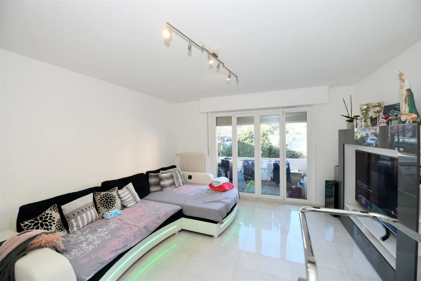 SION - SUPERBE APPARTEMENT 4.5 PIECES RENOVE AVEC BALCON - Photo 2 sur 13