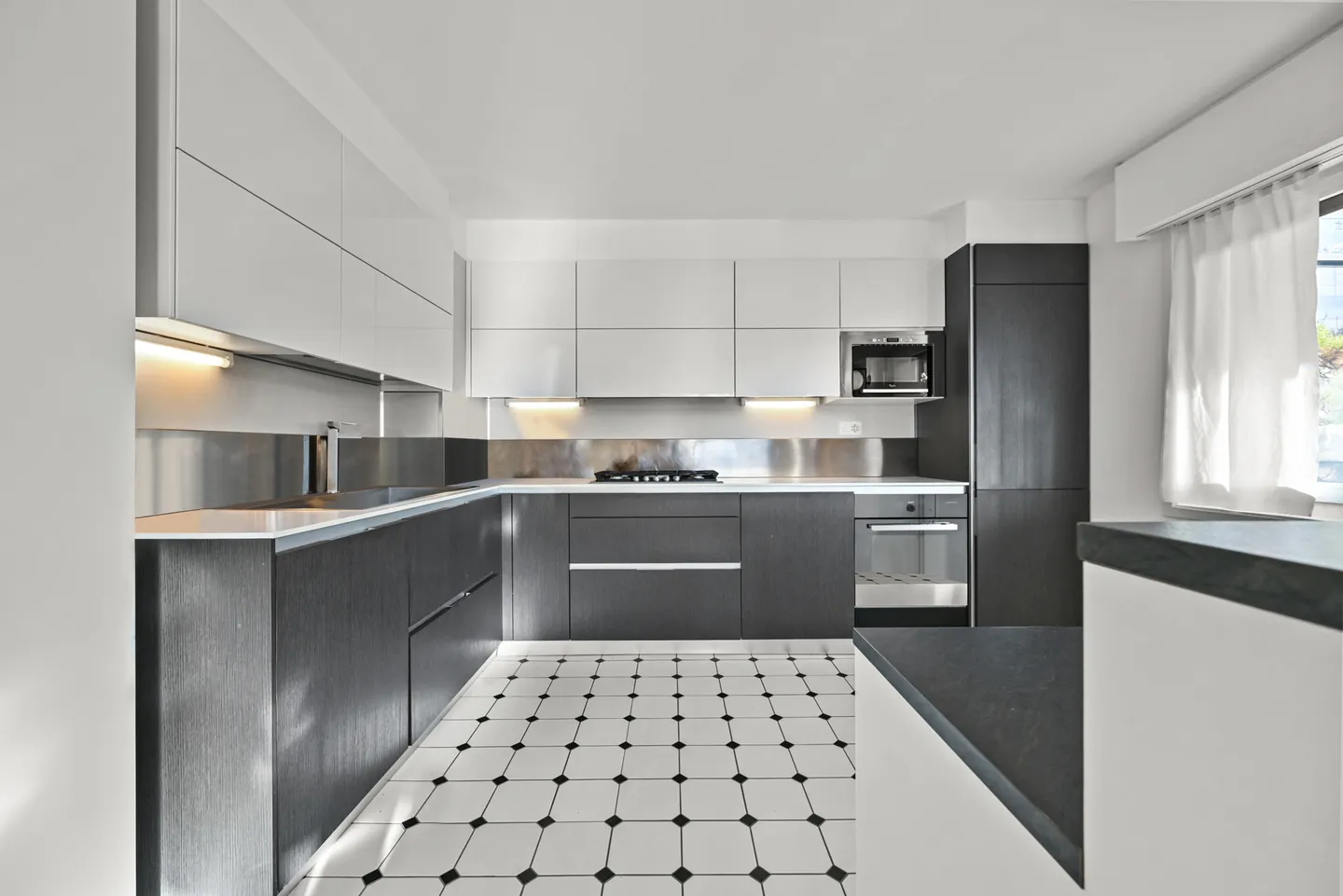 MONTREUX - MAGNIFICENT DUPLEX PENTHOUSE OF 6.5 ROOMS - Photo 10 of 13