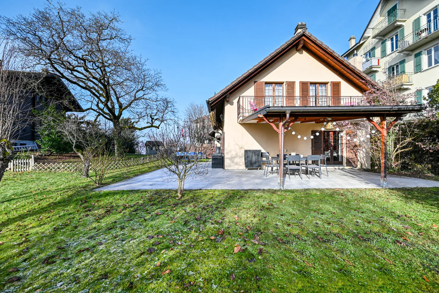 CHERNEX - SPACIOUS SEMI-DETACHED VILLA WITH 5.5 ROOMS - Photo 1 of 13