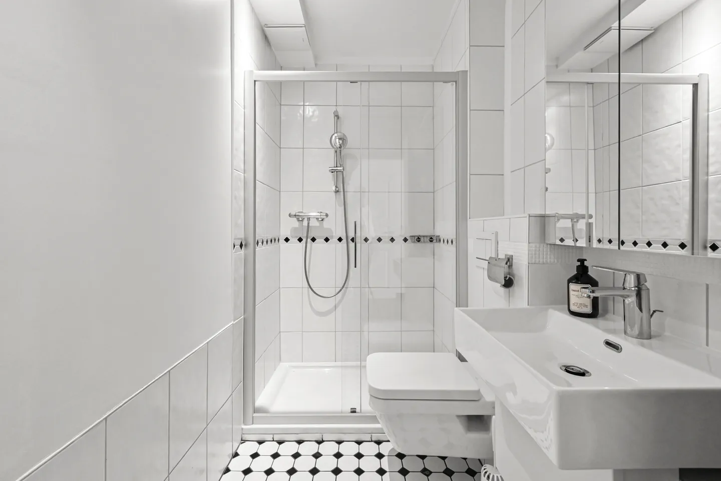 VEVEY - EXCEPTIONAL LOCATION, 4.5 ROOMS BY THE LAKE - Photo 8 of 9