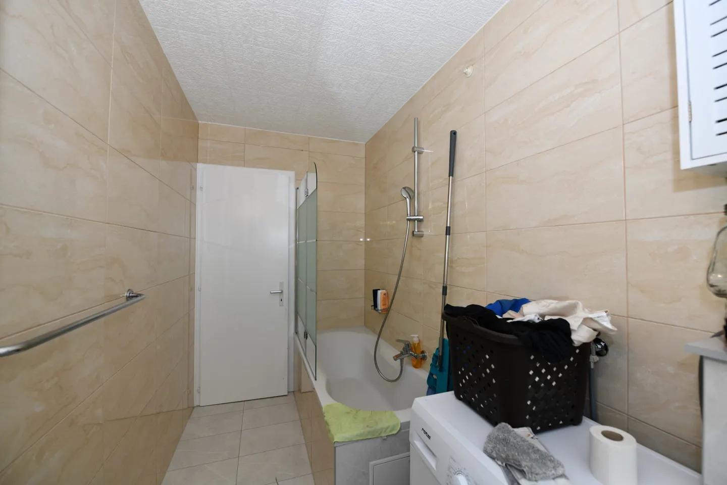 SION - SUPERBO APPARTAMENTO 4.5 STANZE RISTRUTTURATO CON BALCONE - Foto 9 di 13