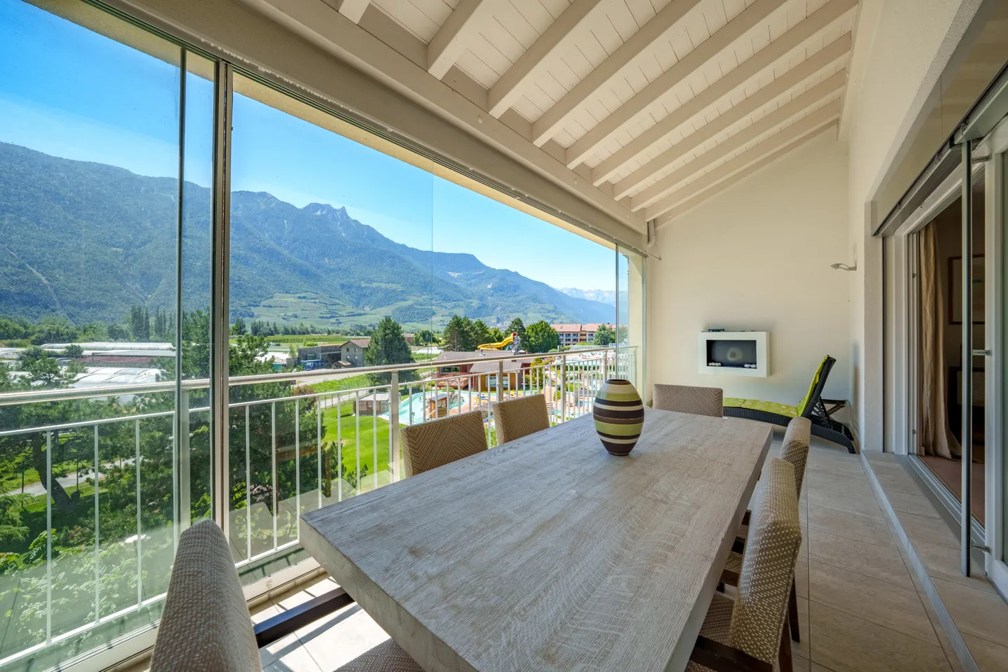 SAILLON - THE BATHS OF SAILLON - 3.5 ROOM HIGH-END APARTMENT - Photo 12 of 13