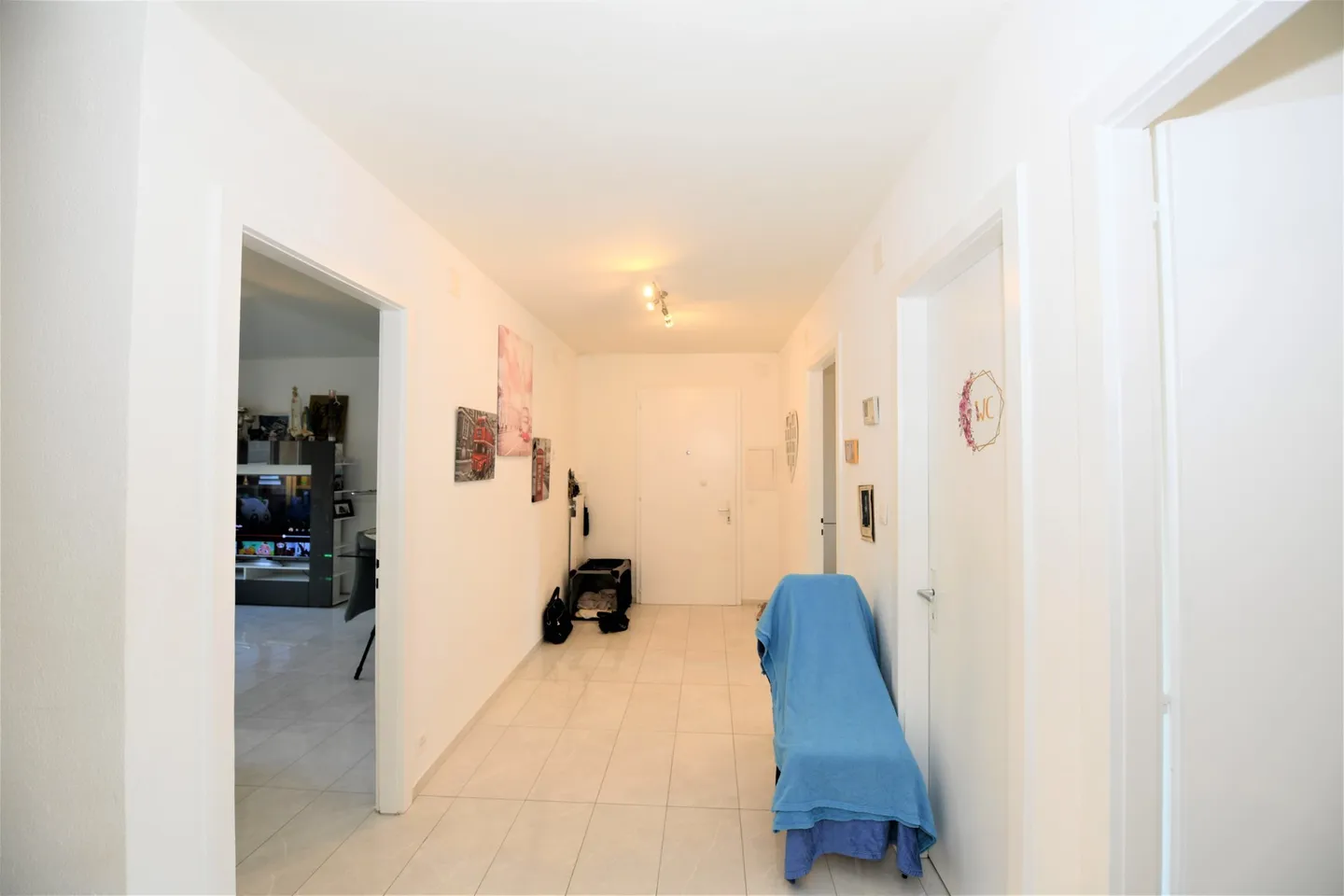 Appartement rénové avec balcon - Photo 3 sur 13