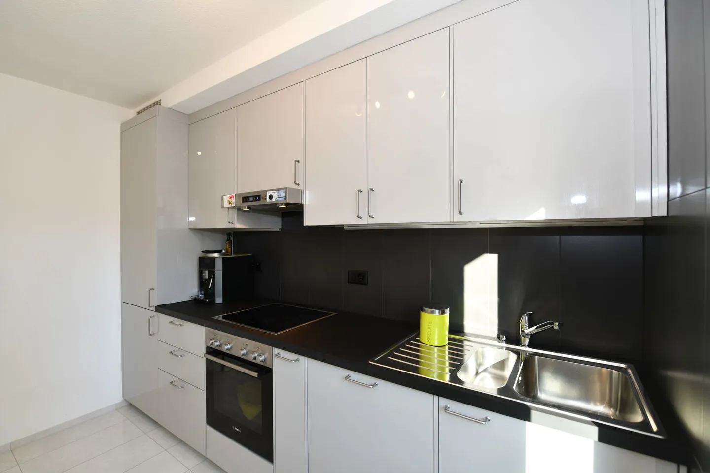 Appartement rénové avec balcon - Photo 5 sur 13