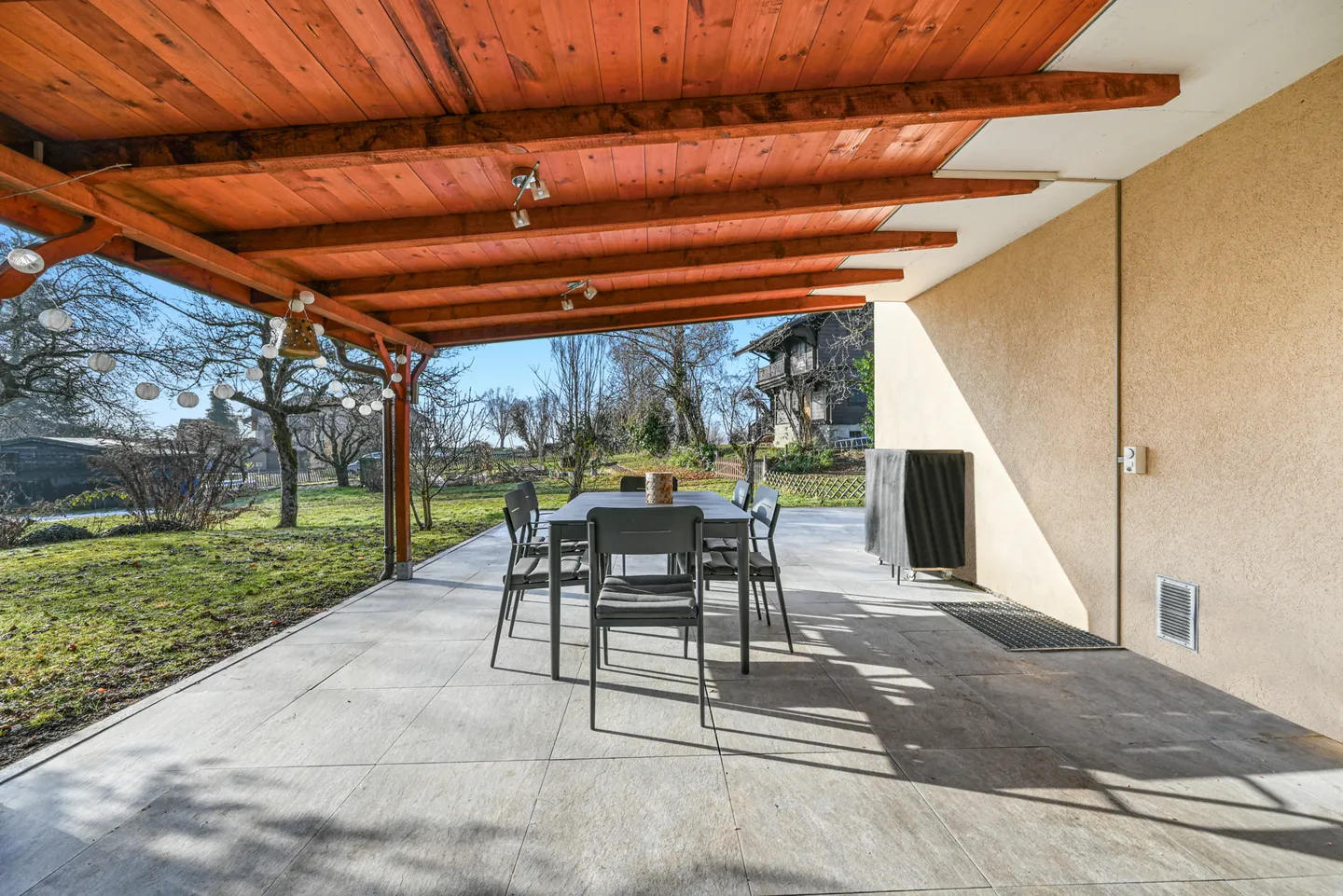 CHERNEX - GERÄUMIGE DOPPELVILLA MIT 5.5 ZIMMERN - Foto 13 von 13