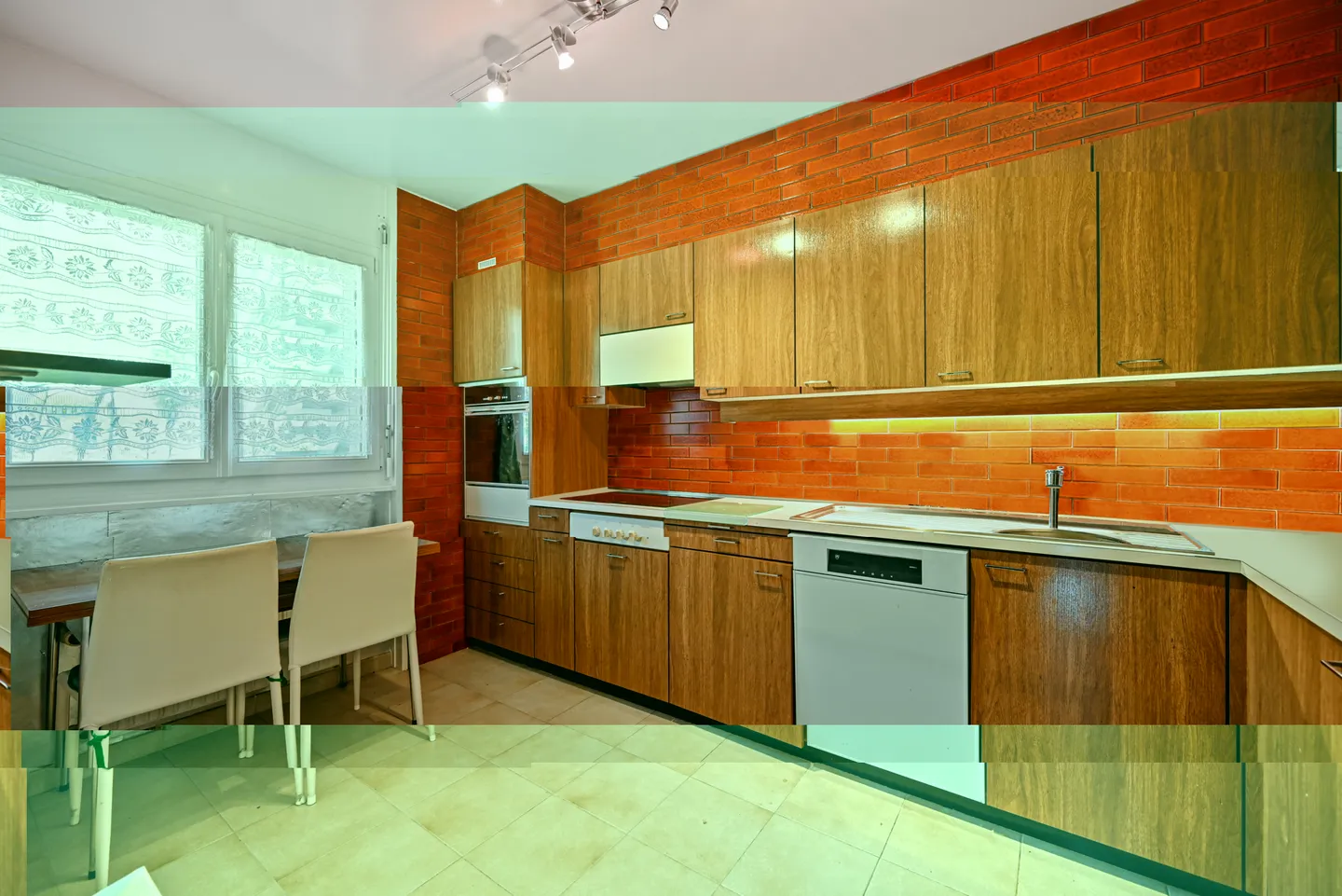 BLONAY - SPAZIOSO E LUMINOSO 5.5 STANZE - Foto 4 di 13