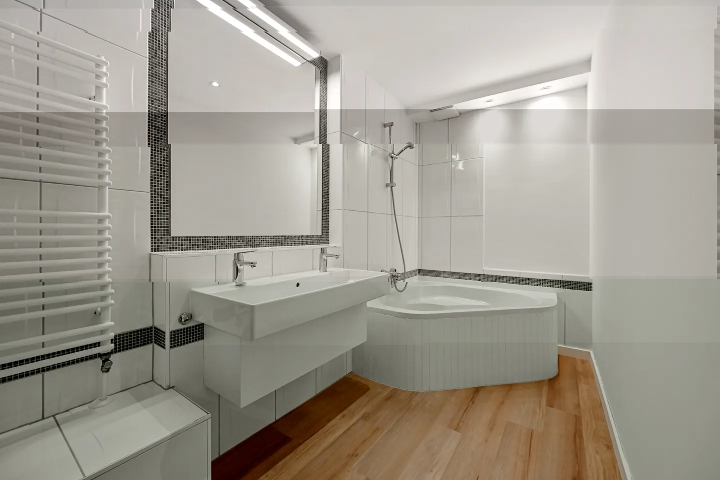 Appartement de luxe au bord du lac - Photo 7 sur 9