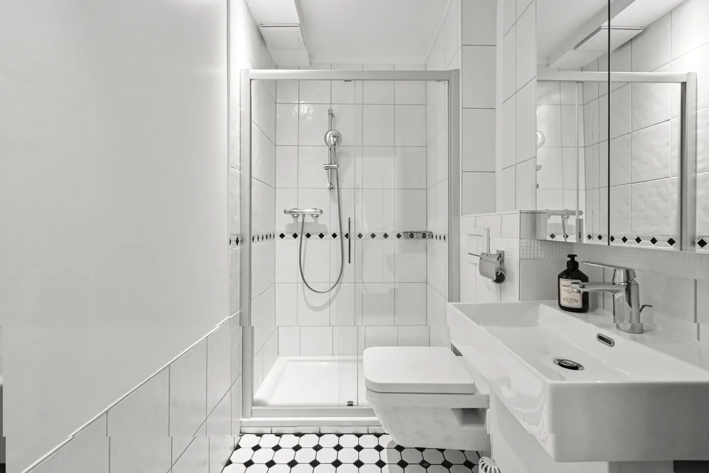 Appartement de luxe au bord du lac - Photo 8 sur 9