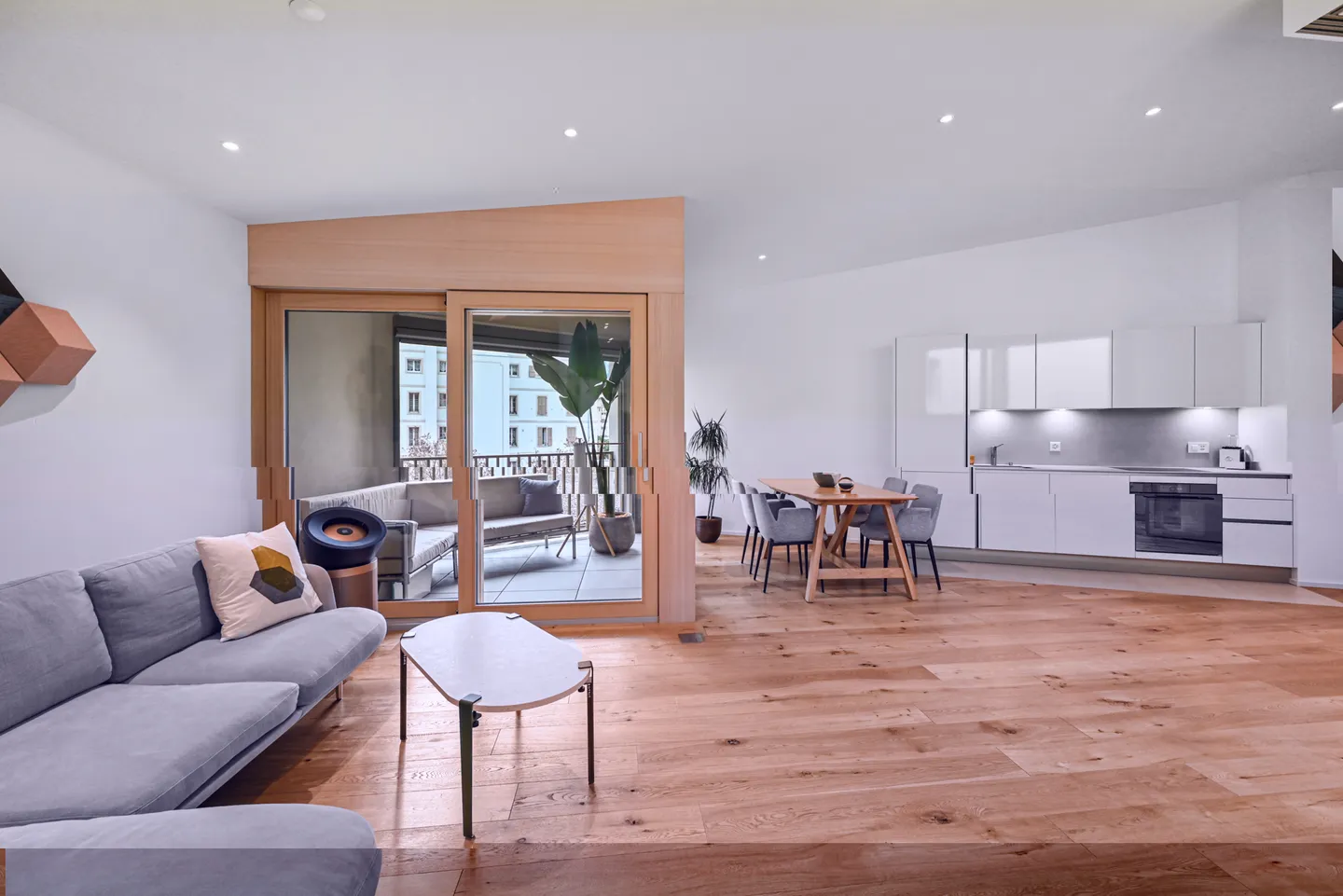 MONTREUX - GERÄUMIGE 2,5-ZIMMER-WOHNUNG MIT HOHEM STANDARD - Foto 2 von 7