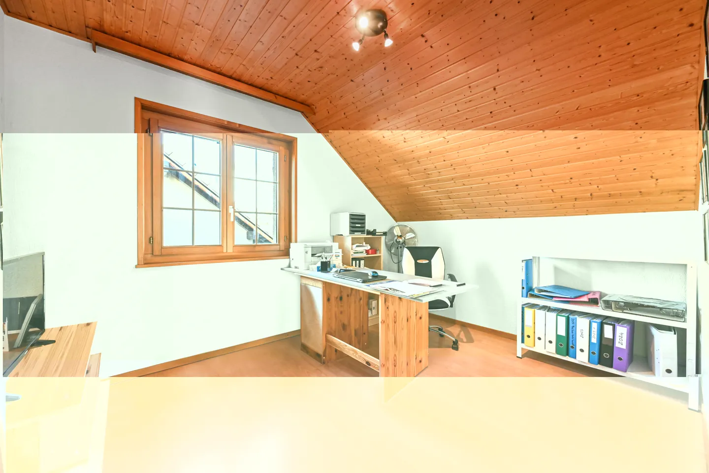 CHERNEX - GERÄUMIGE DOPPELVILLA MIT 5.5 ZIMMERN - Foto 9 von 13