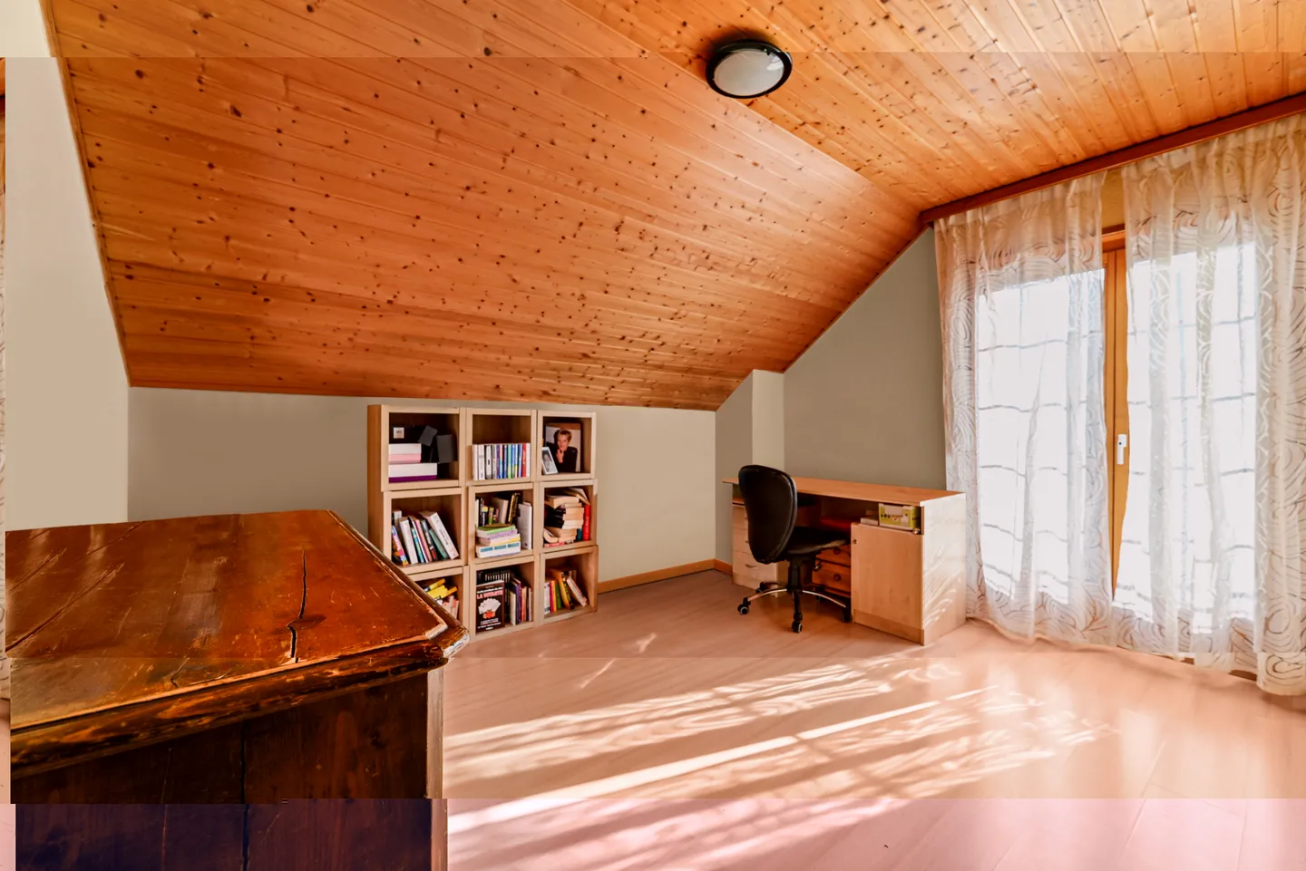 CHERNEX - GERÄUMIGE DOPPELVILLA MIT 5.5 ZIMMERN - Foto 10 von 13