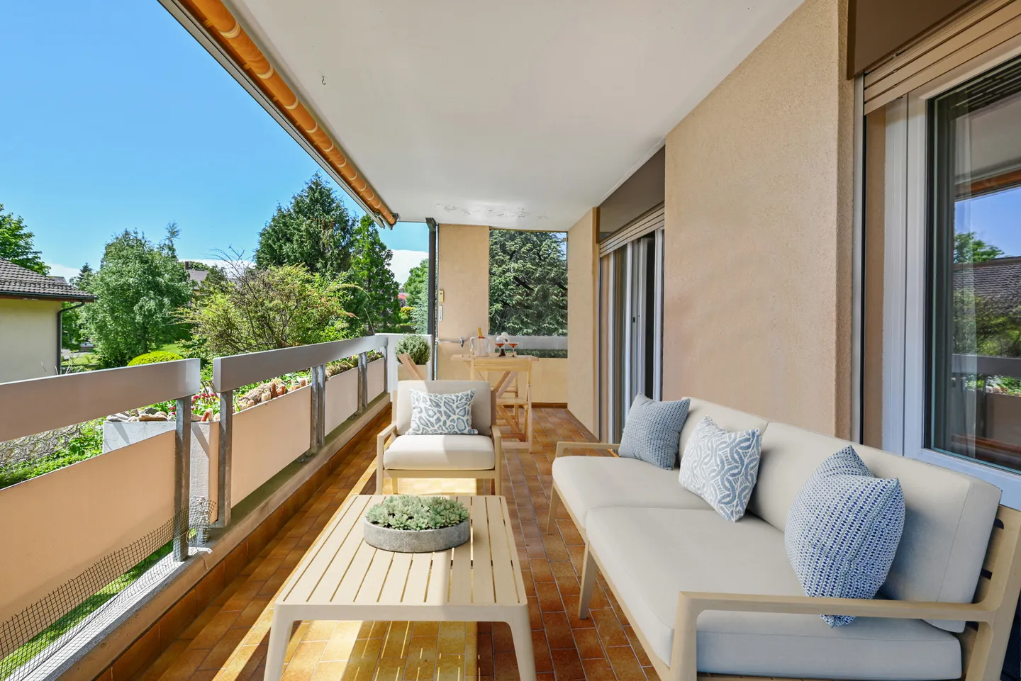 BLONAY - SPACIOUS AND BRIGHT 5.5 ROOMS - Photo 1 of 13