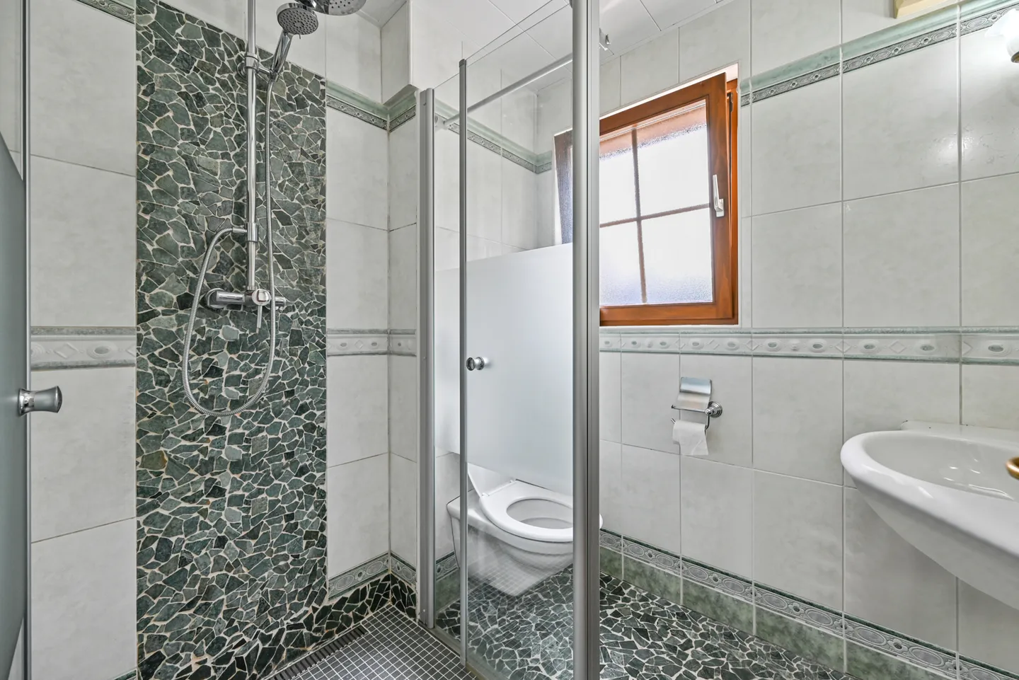 BOUVERET - BELLA VILLA INDIVIDUALE 8 STANZE CON PISCINA E GIARDINO - Foto 13 di 13