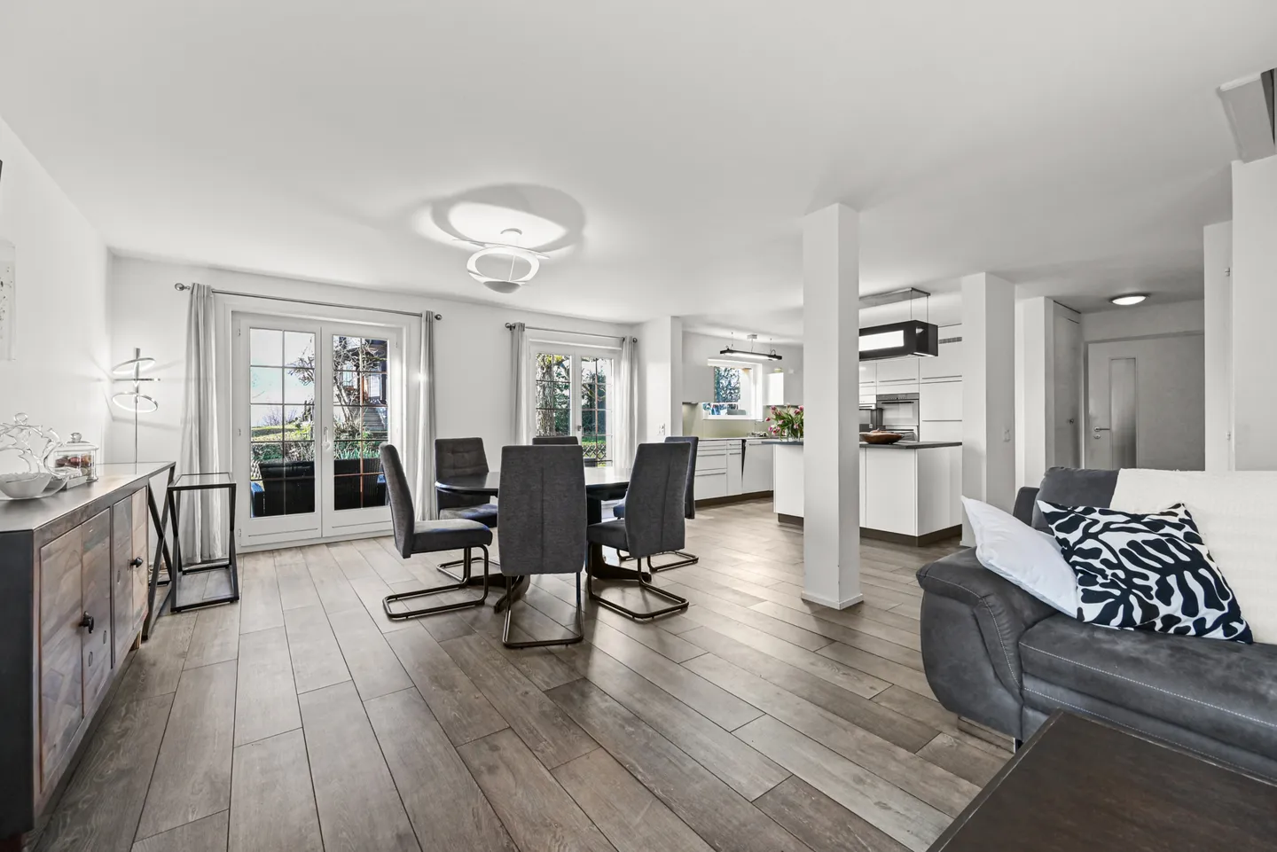 CHERNEX - GERÄUMIGE DOPPELHAUSHÄLFTE MIT 5.5 ZIMMERN - Foto 3 von 13