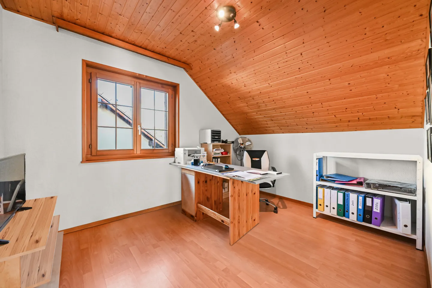 CHERNEX - GERÄUMIGE DOPPELHAUSHÄLFTE MIT 5.5 ZIMMERN - Foto 9 von 13