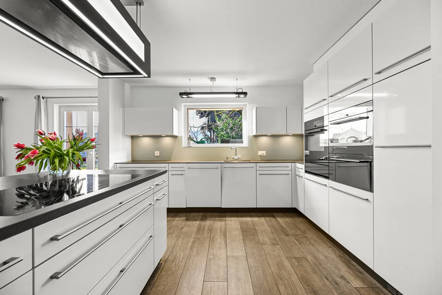 CHERNEX - SPAZIOSA VILLA A SCHIERA DI 5.5 LOCALI - Foto 1 di 13