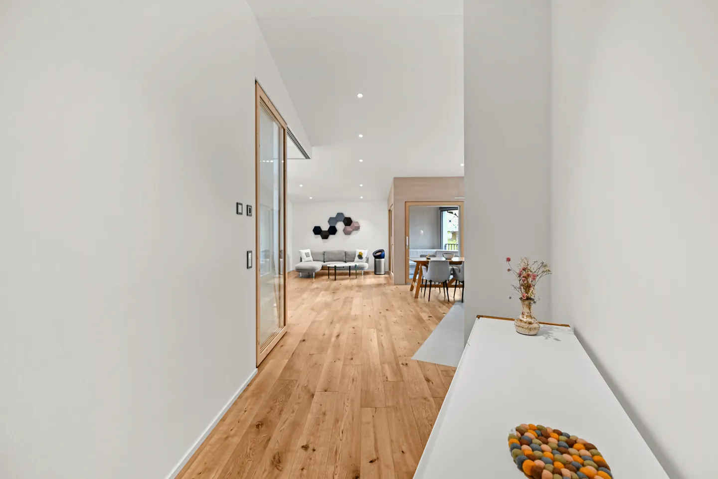 MONTREUX - SPACIOUS 2.5 ROOM APARTMENT OF HIGH STANDING - Photo 7 of 7