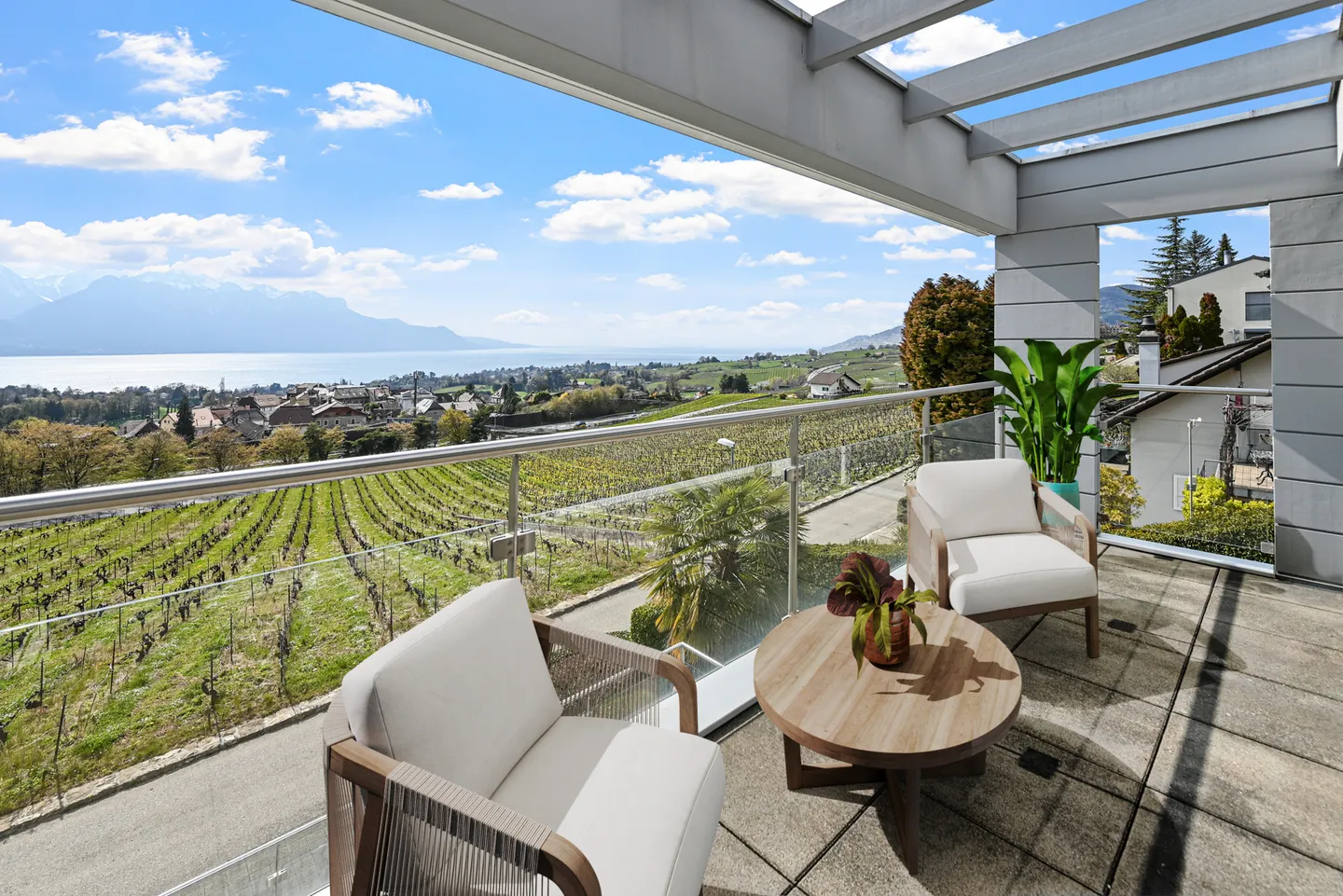 CHAILLY-SUR-MONTREUX - AUSGEZEICHNETE DOPPELHAUSHÄLFTE 7,5 ZIMMER - AUSSICHT - Foto 2 von 13