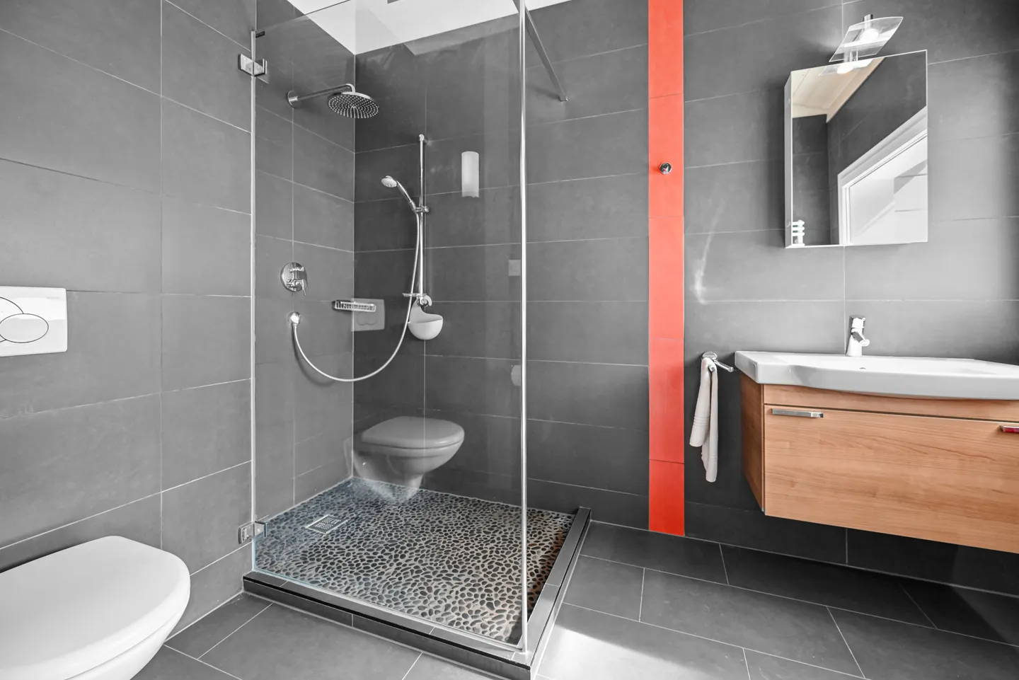 CHAILLY-SUR-MONTREUX - AUSGEZEICHNETE DOPPELHAUSHÄLFTE 7,5 ZIMMER - AUSSICHT - Foto 9 von 13