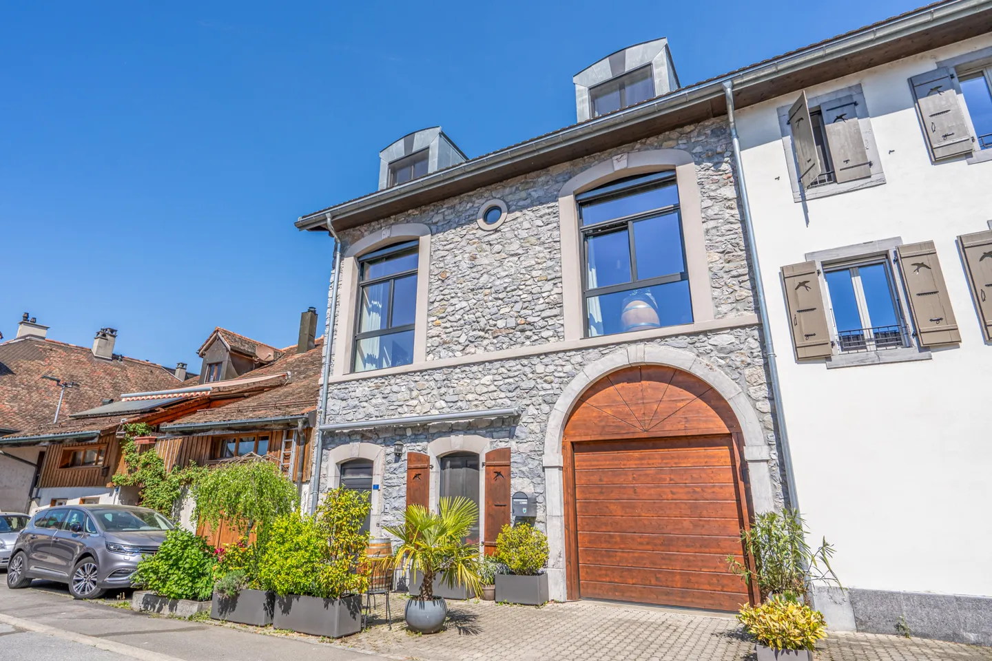NOVILLE - RENOVATED VILLAGE HOUSE - NEW YORK STYLE INTERIOR - - Photo 3 of 13