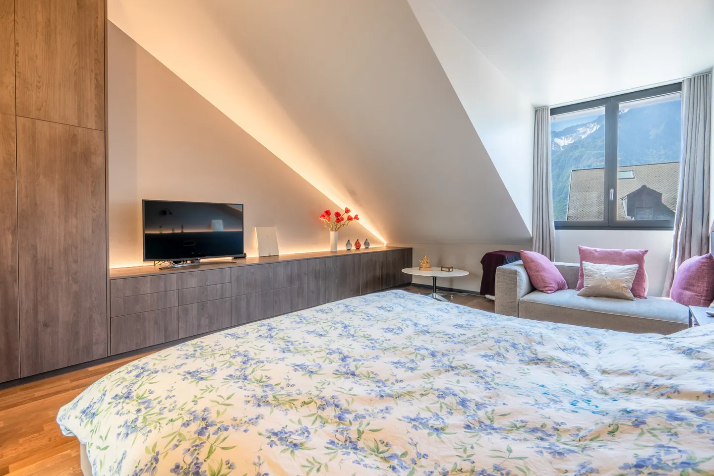 NOVILLE - RENOVATED VILLAGE HOUSE - NEW YORK STYLE INTERIOR - - Photo 11 of 13