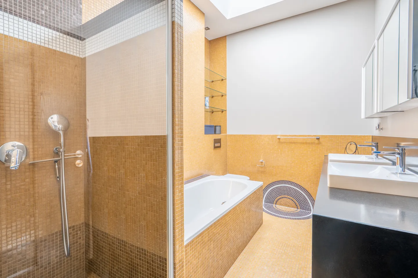 NOVILLE - RENOVATED VILLAGE HOUSE - NEW YORK STYLE INTERIOR - - Photo 13 of 13