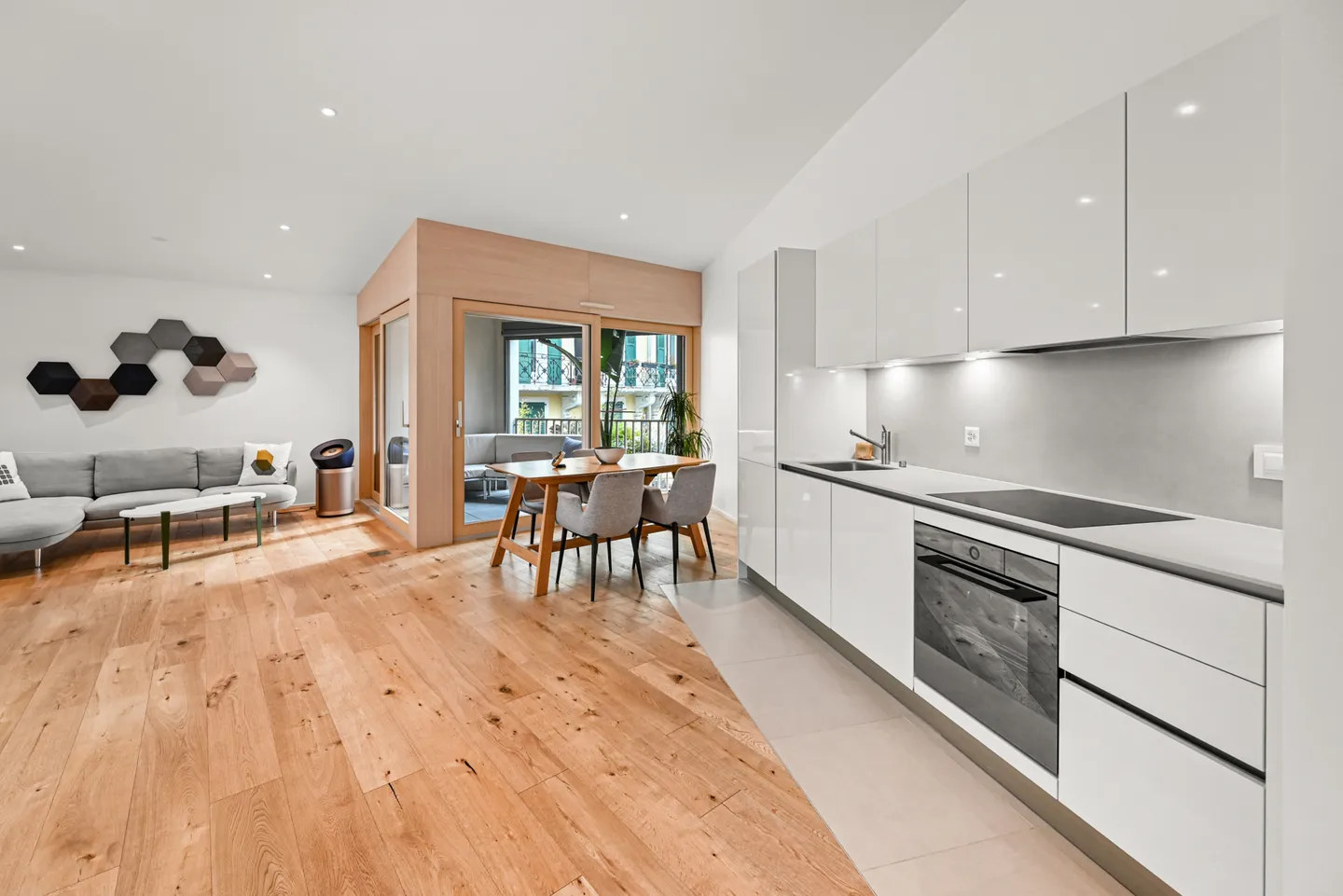 MONTREUX - SPAZIOSO APPARTAMENTO DI 2.5 STANZE DI ALTO LIVELLO - Foto 1 di 7