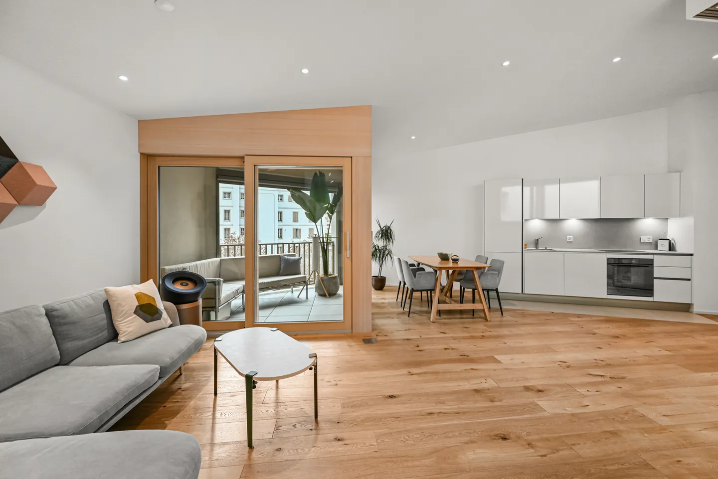 MONTREUX - SPAZIOSO APPARTAMENTO DI 2.5 STANZE DI ALTO LIVELLO - Foto 2 di 7