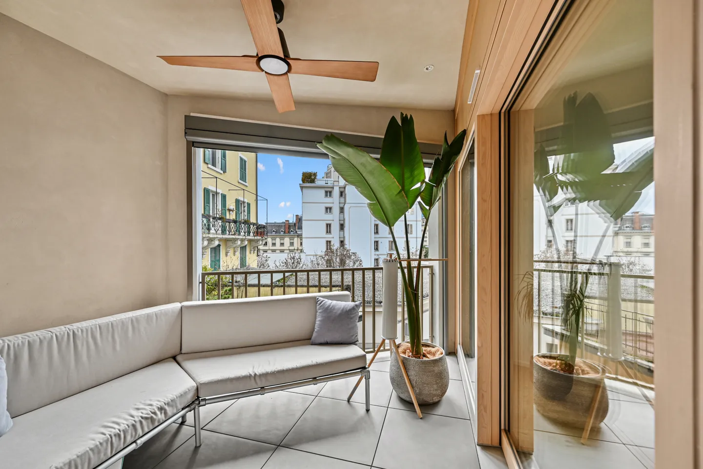 MONTREUX - SPAZIOSO APPARTAMENTO DI 2.5 STANZE DI ALTO LIVELLO - Foto 3 di 7