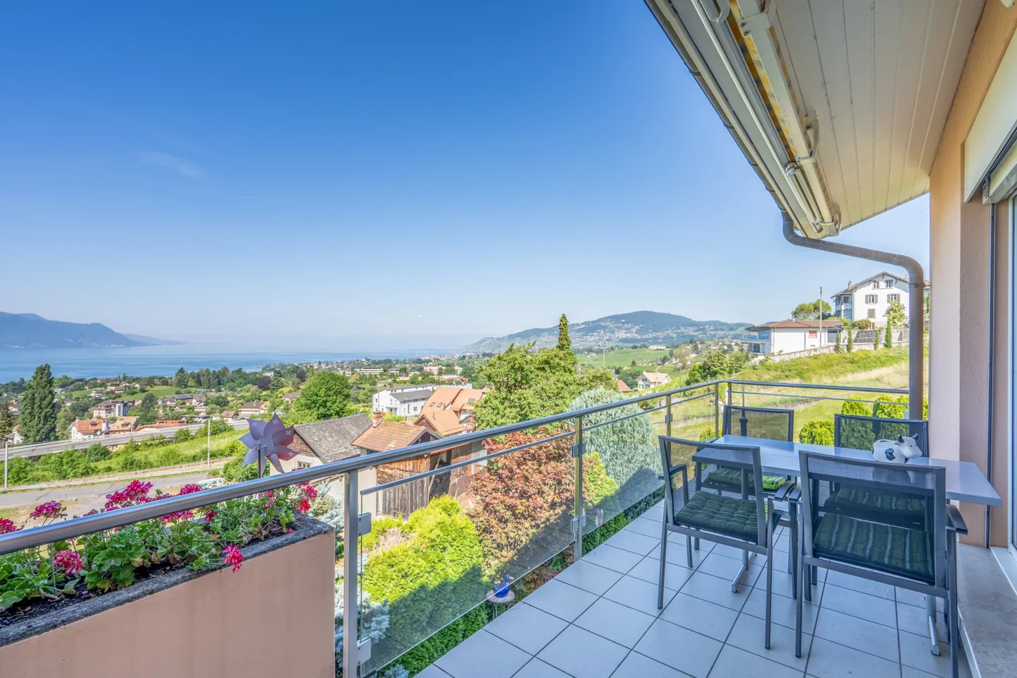 Villa Spacieuse avec Vue Lac - Photo 2 sur 13