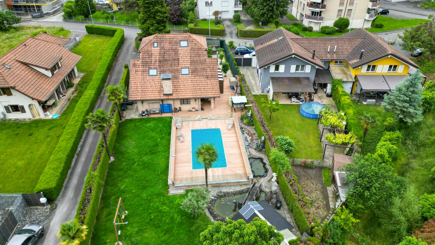 BOUVERET - BEAUTIFUL INDIVIDUAL VILLA 8 ROOMS WITH POOL AND GARDEN - Photo 2 of 13